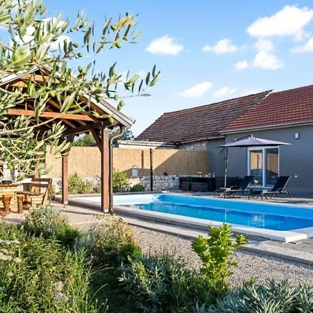 Villa Olive Tree House With Jacuzzi, Wifi And 40m2 Pool Siritovci