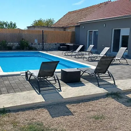 Olive Tree House With Jacuzzi, Wifi And 40m2 Pool Villa Siritovci