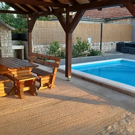 Olive Tree House With Jacuzzi, Wifi And 40m2 Pool Villa Siritovci