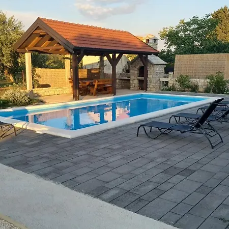 Vila Olive Tree House With Jacuzzi, Wifi And 40m2 Pool