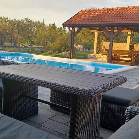 Vila Olive Tree House With Jacuzzi, Wifi And 40m2 Pool