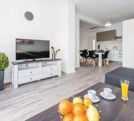 Olive Tree House With Jacuzzi, Wifi And 40m2 Pool * Siritovci