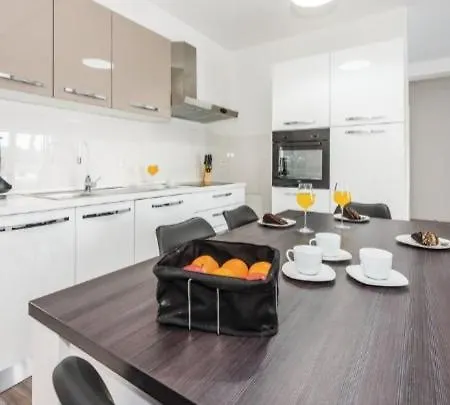 Olive Tree House With Jacuzzi, Wifi And 40m2 Pool * Siritovci