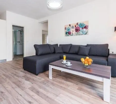 Olive Tree House With Jacuzzi, Wifi And 40m2 Pool * Siritovci