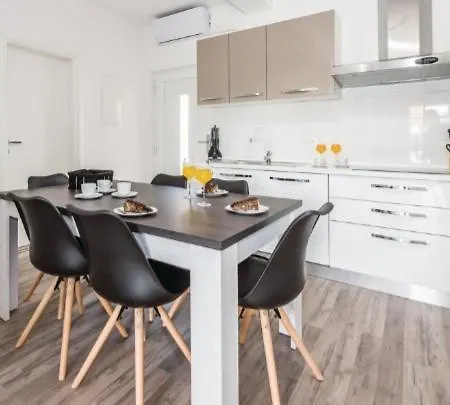 Villa Olive Tree House With Jacuzzi, Wifi And 40m2 Pool Siritovci