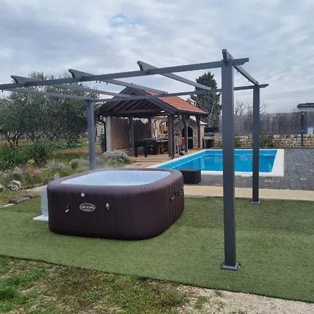 Olive Tree House With Jacuzzi, Wifi And 40m2 Pool Villa Siritovci