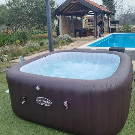 Olive Tree House With Jacuzzi, Wifi And 40m2 Pool * Siritovci