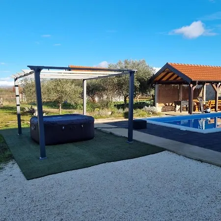 Villa Olive Tree House With Jacuzzi, Wifi And 40m2 Pool