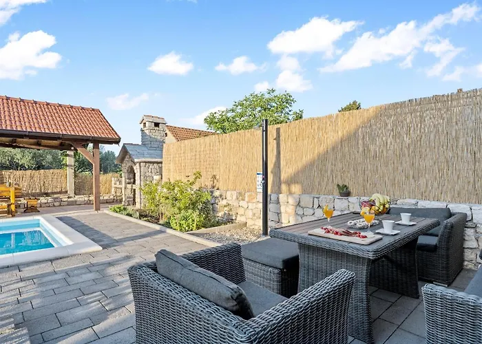 וילה Olive Tree House With Jacuzzi, Wifi And 40m2 Pool Siritovci