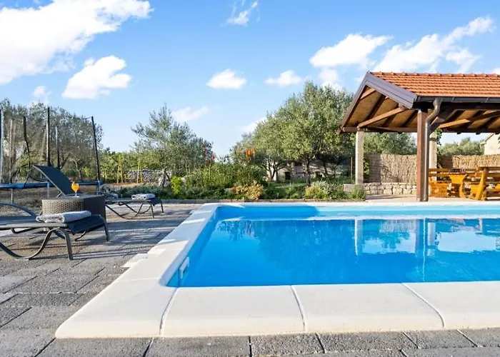 Olive Tree House With Jacuzzi, Wifi And 40m2 Pool וילה