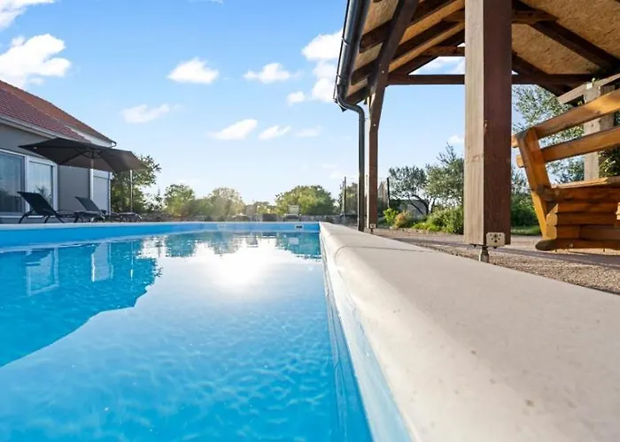 וילה Olive Tree House With Jacuzzi, Wifi And 40m2 Pool