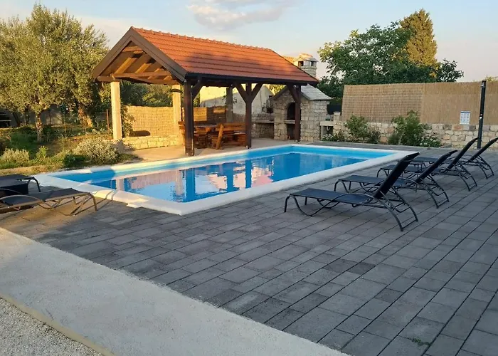 וילה Olive Tree House With Jacuzzi, Wifi And 40m2 Pool