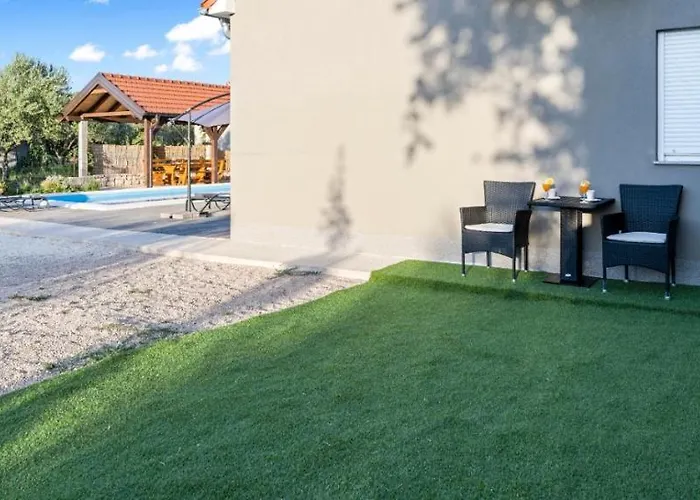 Olive Tree House With Jacuzzi, Wifi And 40m2 Pool וילה