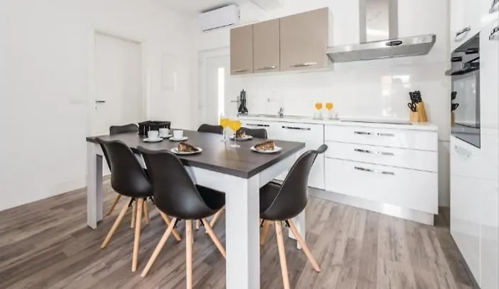 וילה Olive Tree House With Jacuzzi, Wifi And 40m2 Pool Siritovci