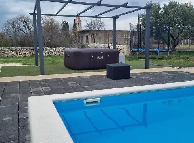 Olive Tree House With Jacuzzi, Wifi And 40m2 Pool וילה *