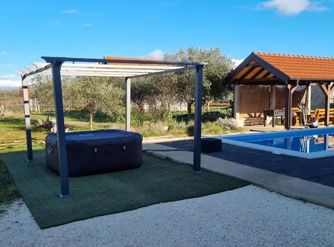 וילה Olive Tree House With Jacuzzi, Wifi And 40m2 Pool